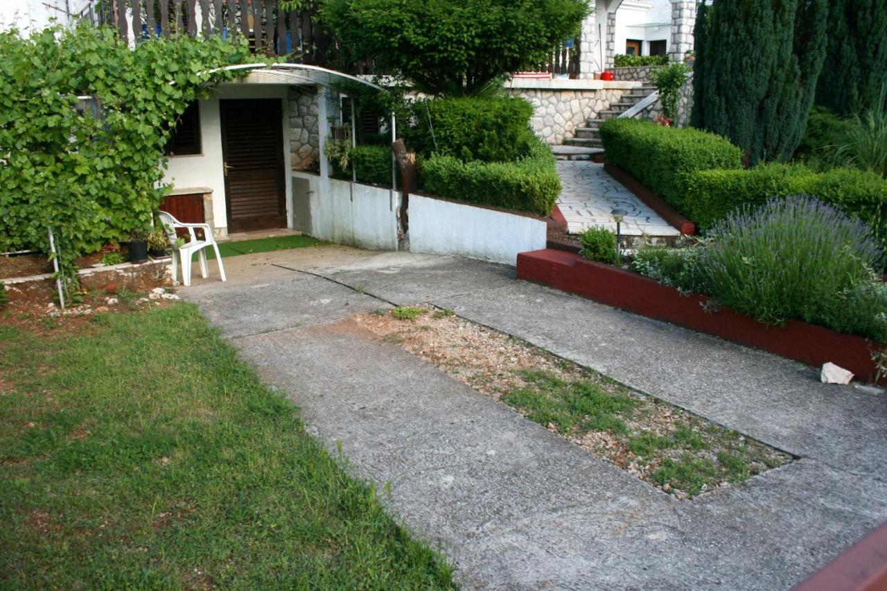 Apartments With A Parking Space Njivice, Krk - 5320 Екстериор снимка