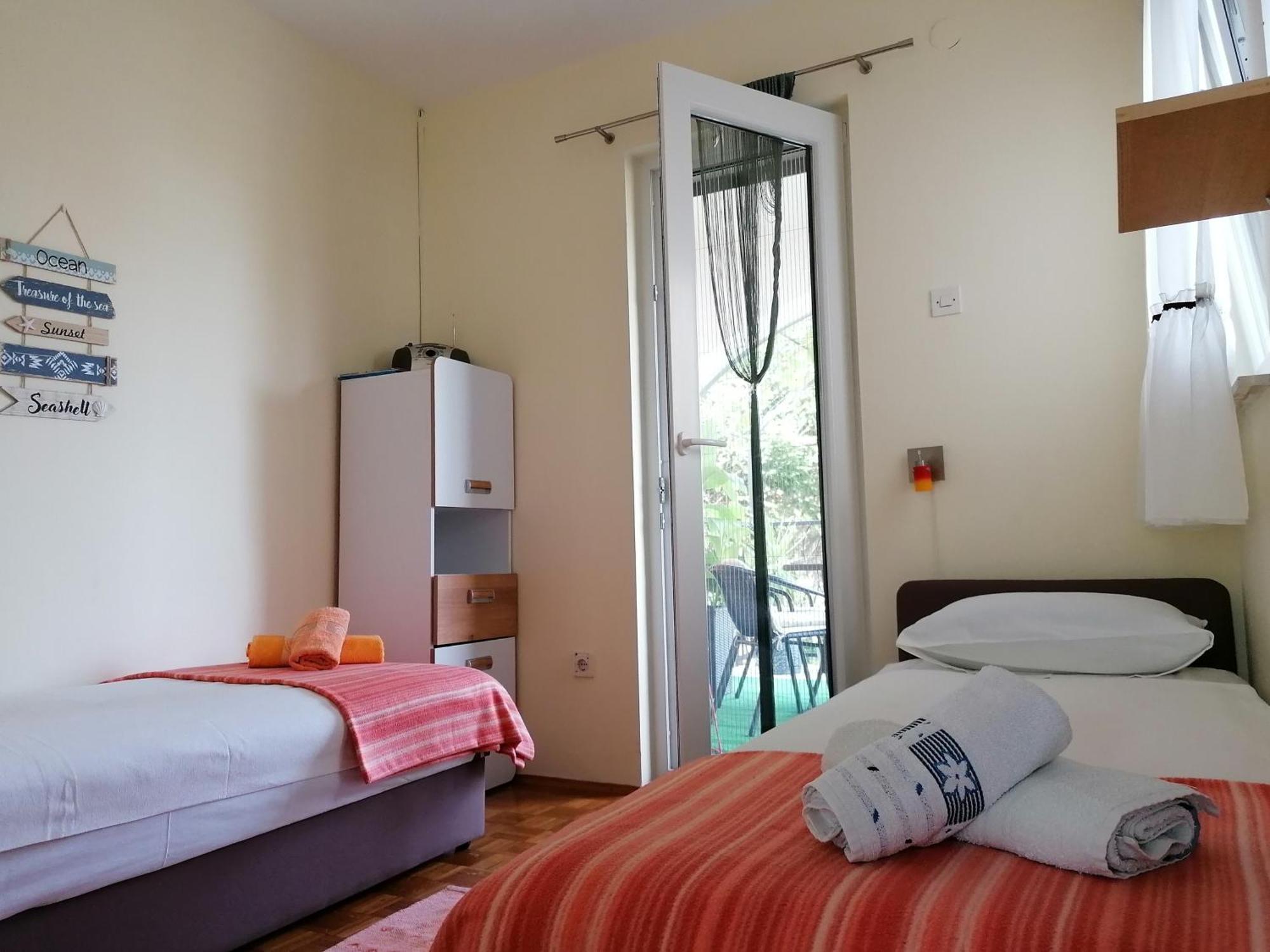 Apartments With A Parking Space Njivice, Krk - 5320 Стая снимка